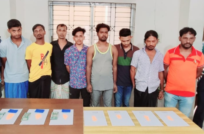 টঙ্গীতে ১২০০ পিস ইয়াবা ট্যাবলেটসহ গ্রেফতার-৮ ইয়াবা ট্যাবলেটসহ